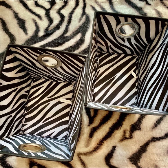 Storage Container 2 Set&5 Hangers - Picture 2 of 4